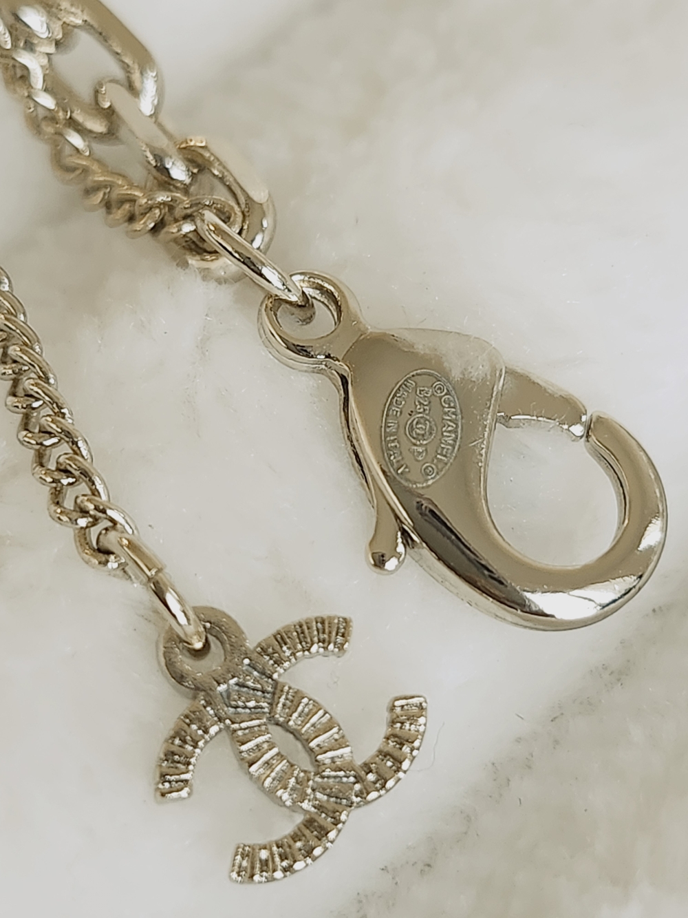 CHANEL Necklace Double Chain CC Pendant Crystal Stamped B25 Cruise 2025 - France - Picture 5 of 6